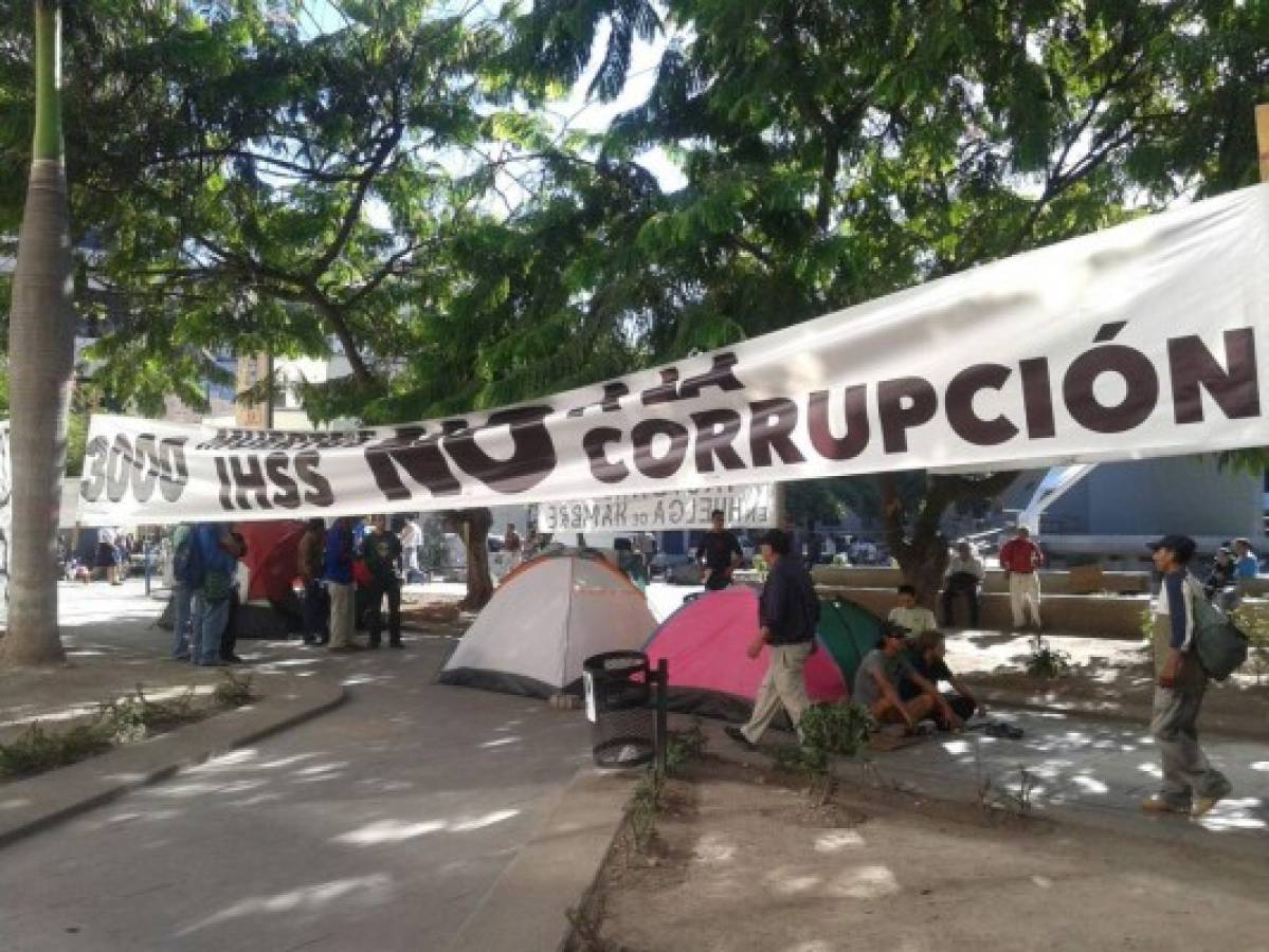 Honduras: Indignados instalan huelga de hambre en la plaza central