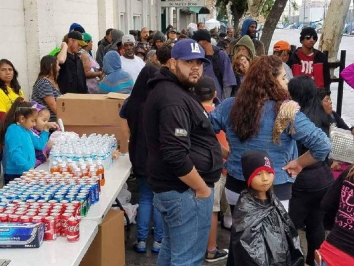 Organización hondureña lleva alegría a los desamparados de Los Ángeles con proyecto 'Ama tu vecino'