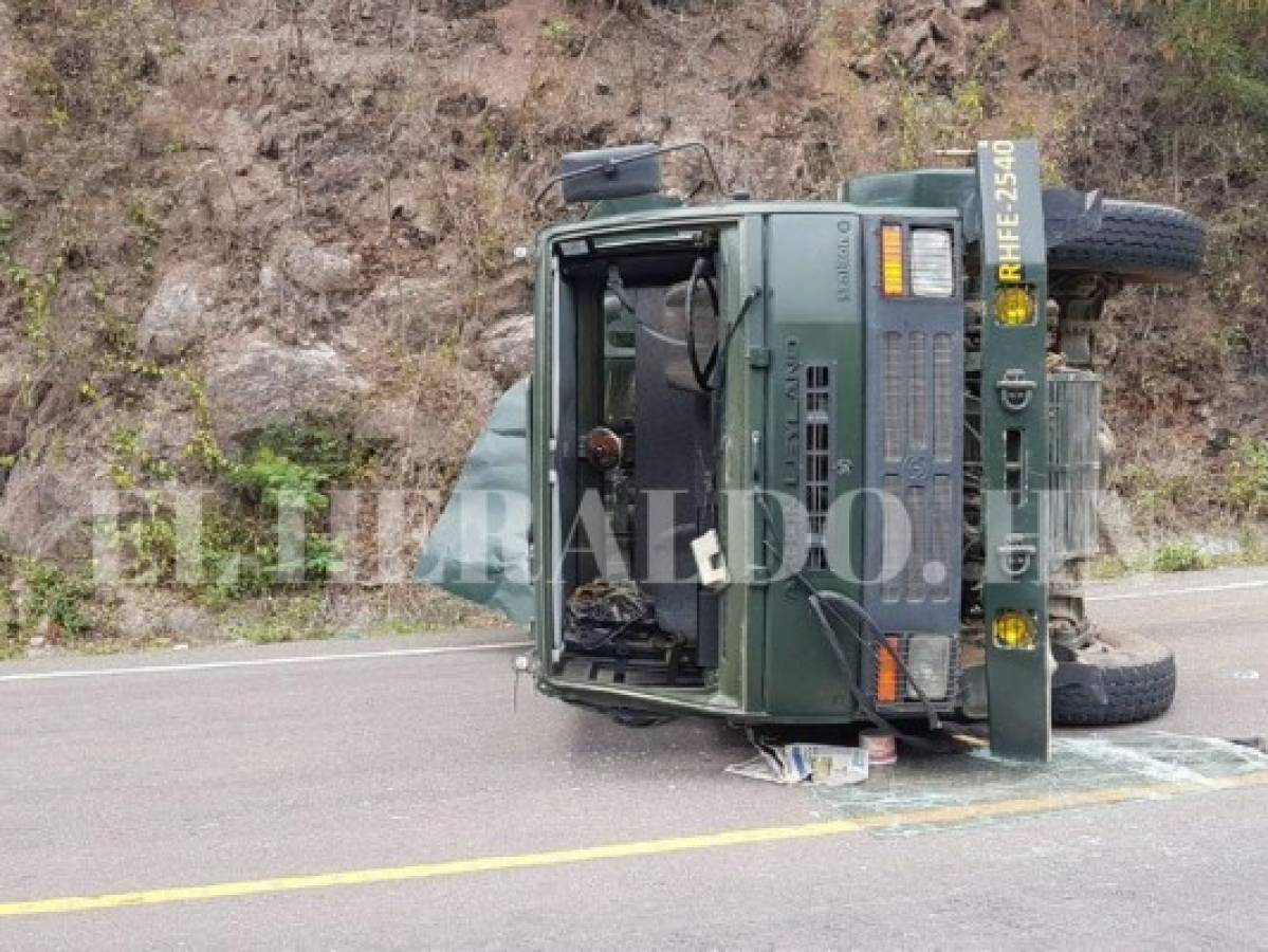 Al menos 28 elementos del Ejército hondureño heridos tras volcar camión en San Francisco de La Paz, Olancho