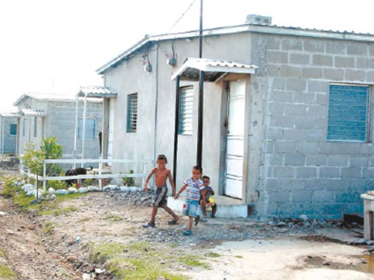 Con ayuda internacional construyen casas en Choluteca