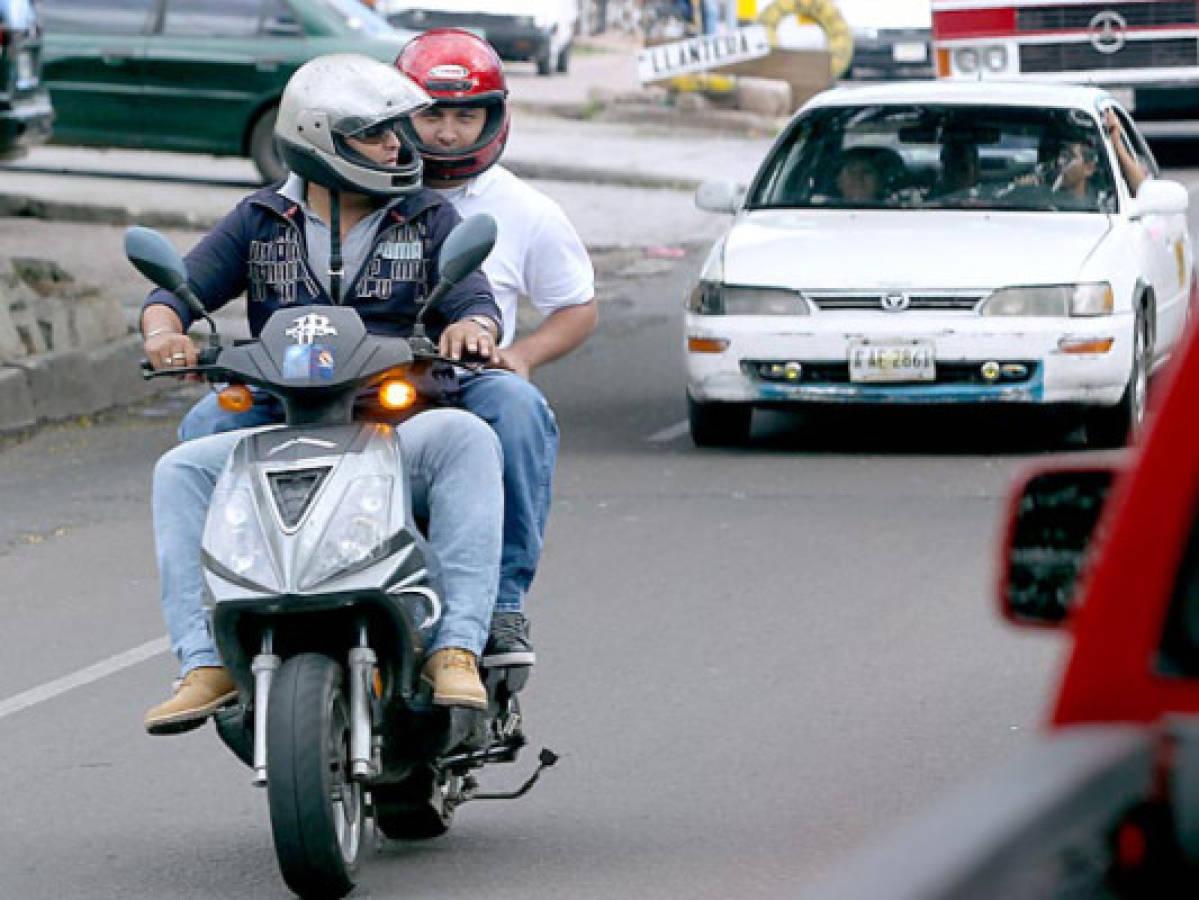 Honduras: Publican decreto que prohíbe transportar a dos hombres en motocicleta