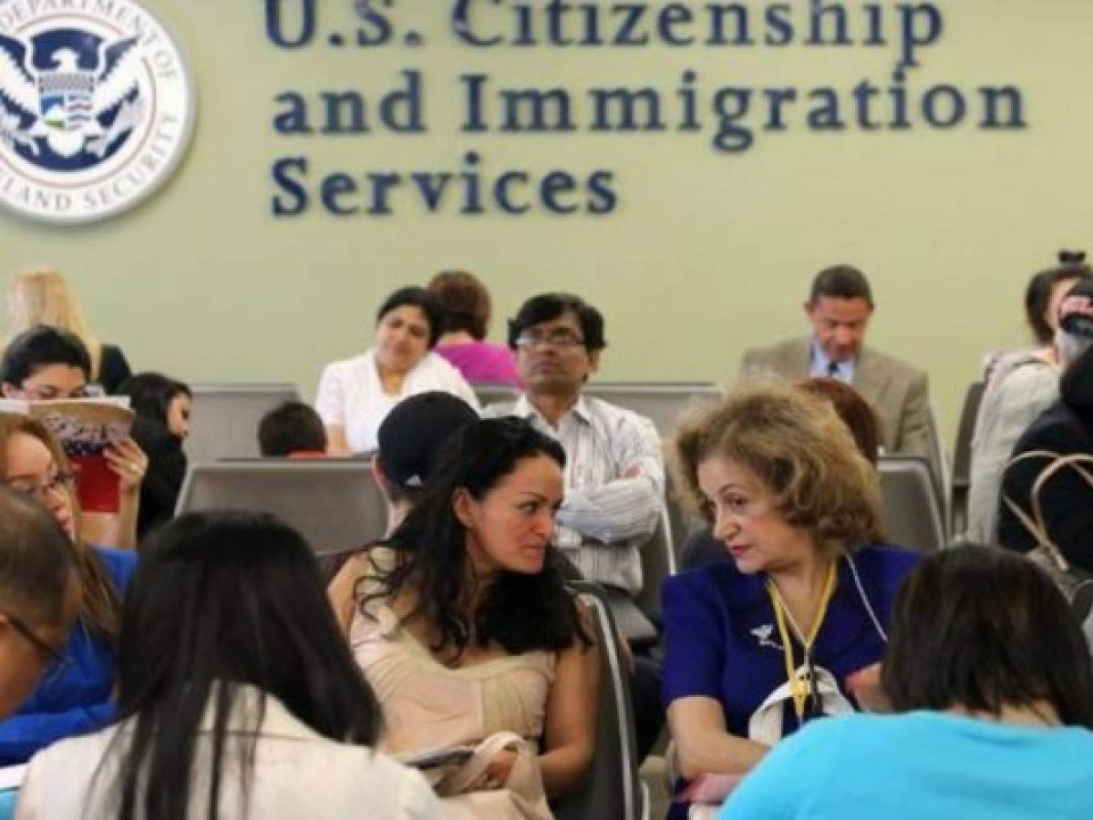 Hondureños y nicaragüenses reciben ultimátum de USCIS en Estados Unidos