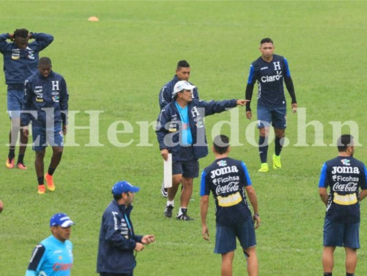 Selección de Honduras entrena bajo la lluvia y Pinto inicia a armar su once titular  