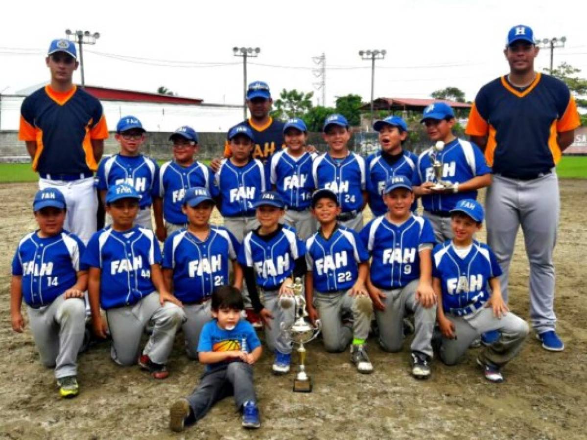 Pilotos de la FAH bicampeones nacionales de béisbol menos hondureño