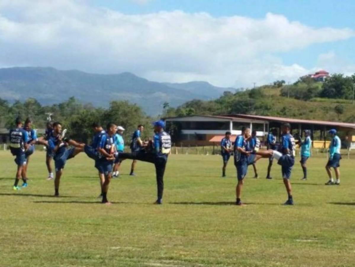 Selección de Honduras se prepara a altura media para enfrentar a El Salvador