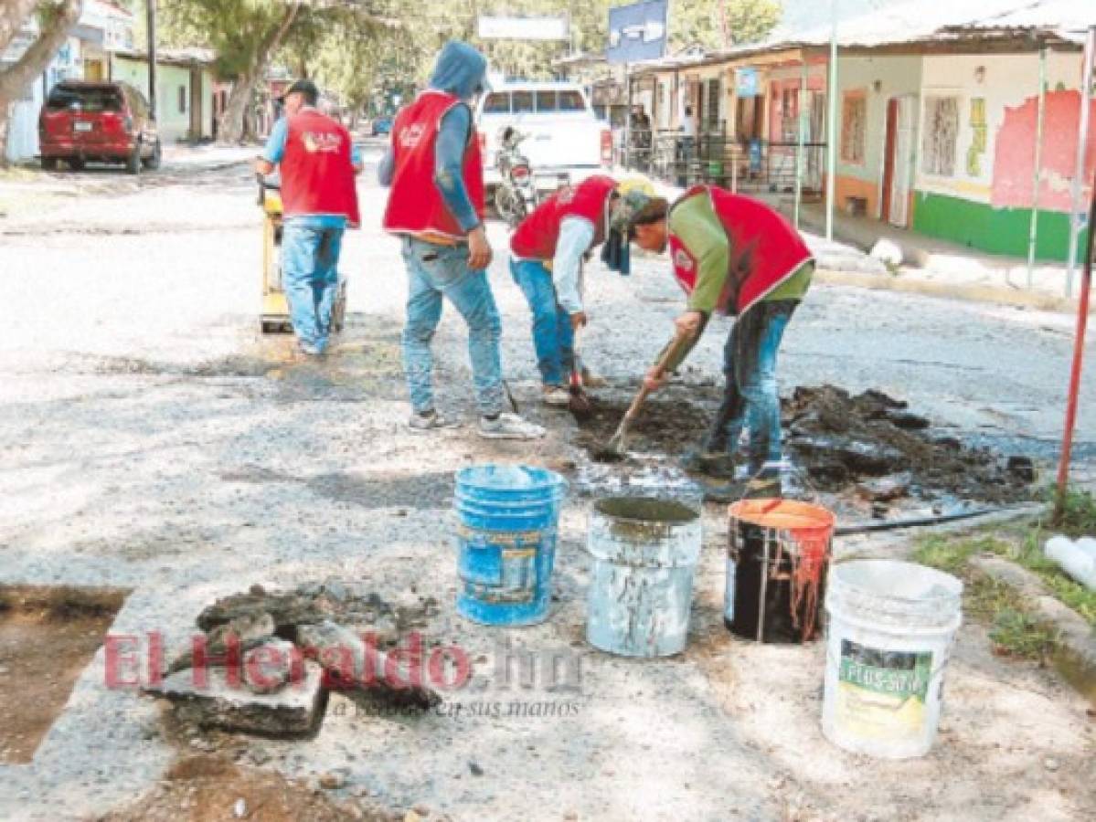 Comprarán equipo para reparar red vial en La Paz