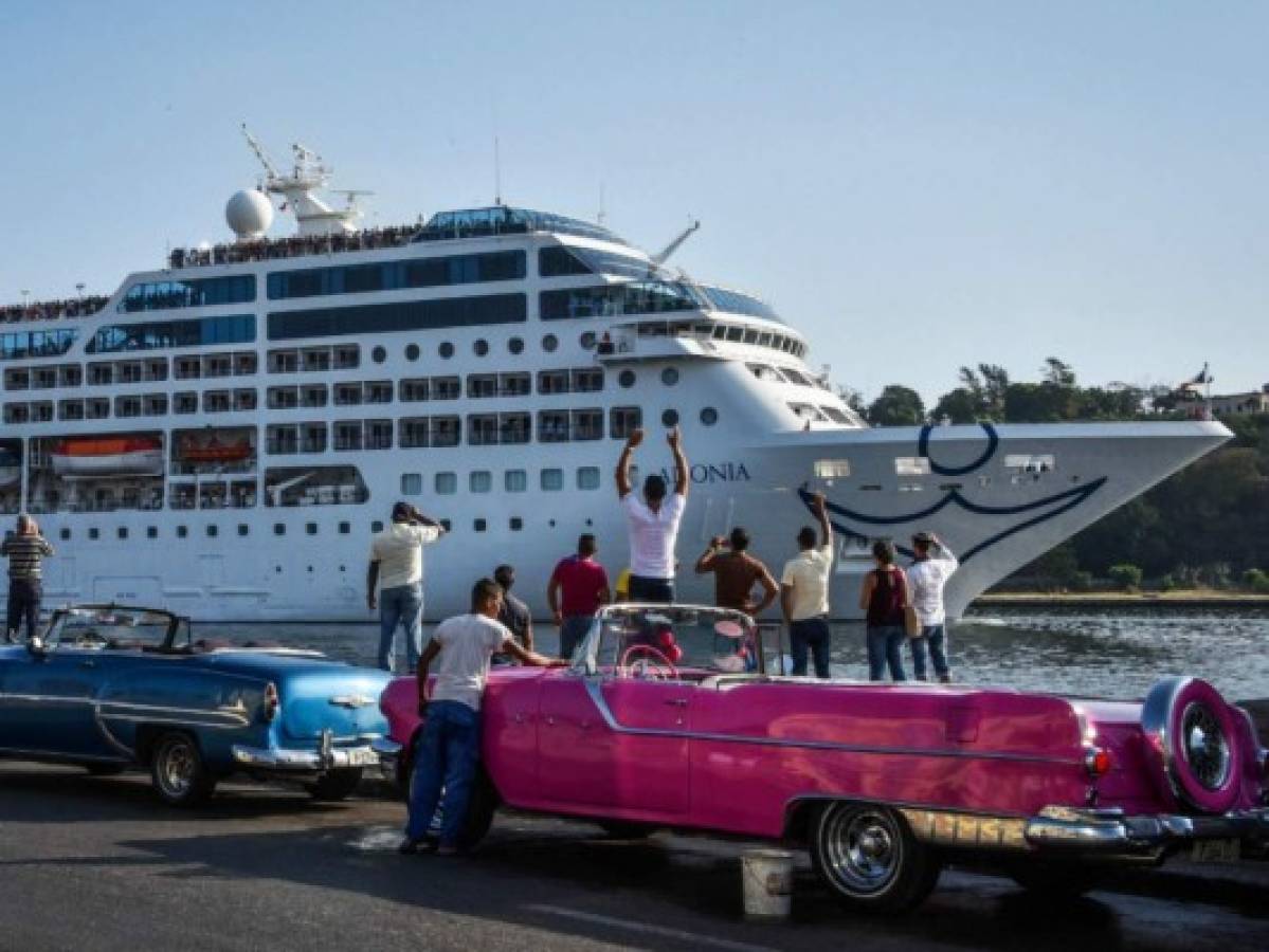 Atraca en La Habana el primer crucero entre EEUU y Cuba en medio siglo