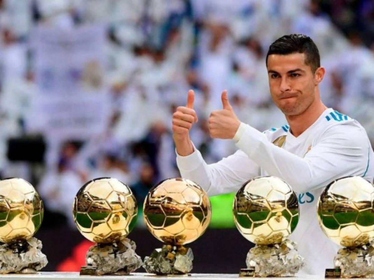 Ronaldo ofrece su quinto Balón de Oro al Santiago Bernabéu