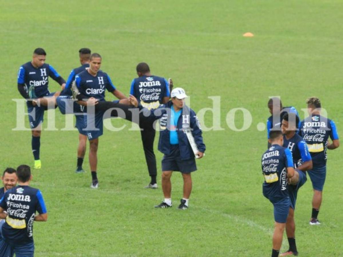 Selección de Honduras entrena bajo la lluvia y Pinto inicia a armar su once titular  