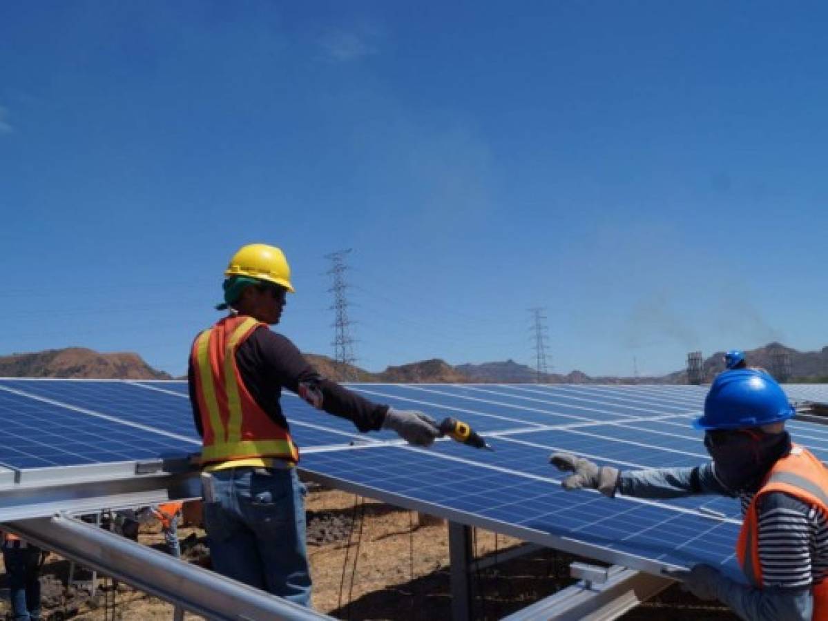 Generación solar baja en 50% uso de bunker en el país