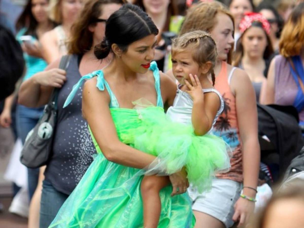 Kourtney Kardashian recibe duras críticas por dejar que su hija de 4 años use un piercing