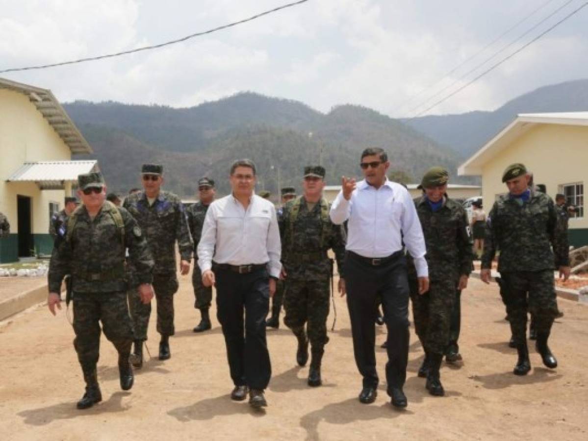 Juan Orlando Hernández encabezó ceremonia de traspaso de mando de la Policía Militar