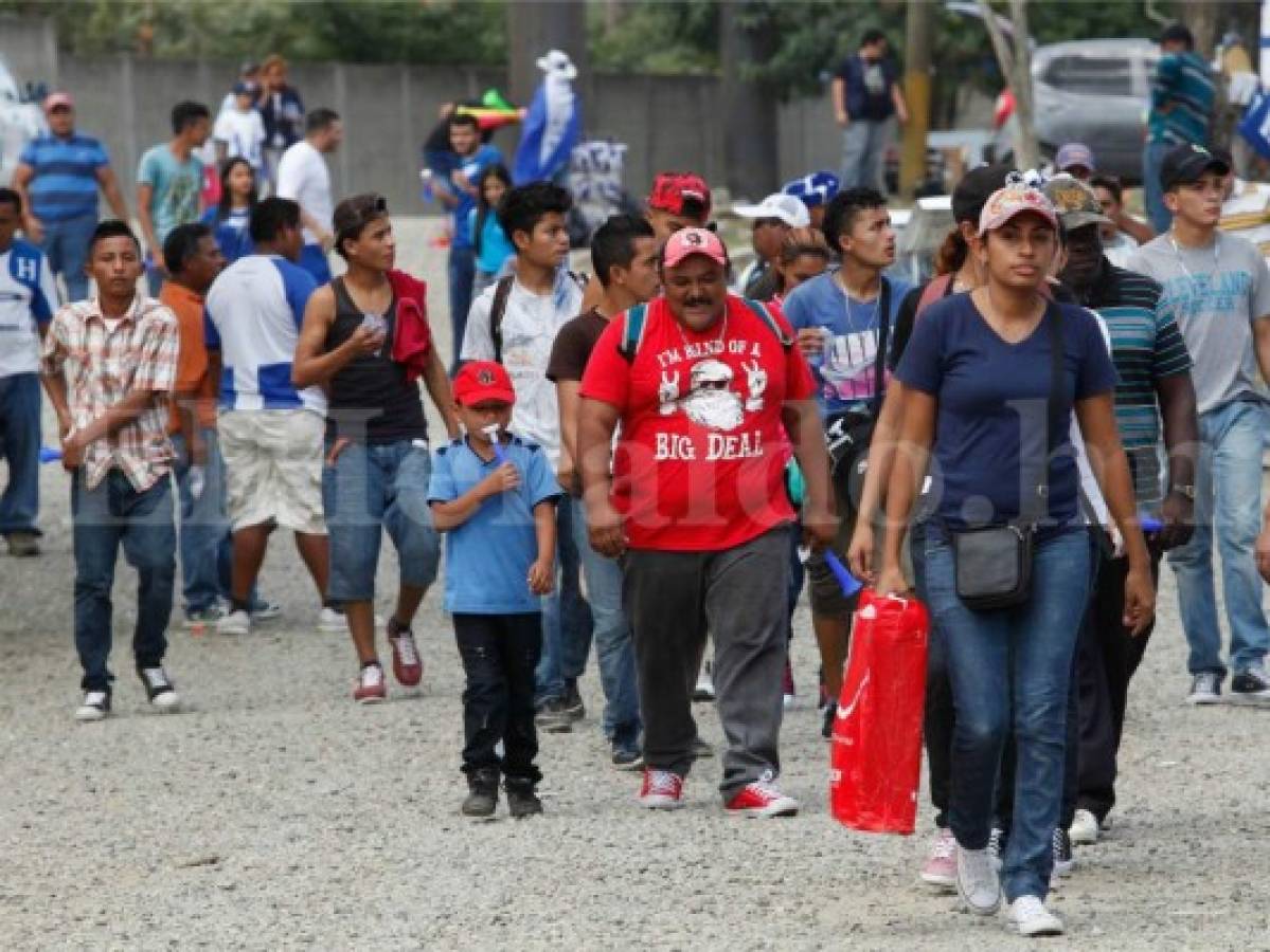 Hondureños vuelven a creer en su equipo y llegan al Olímpico de San Pedro Sula