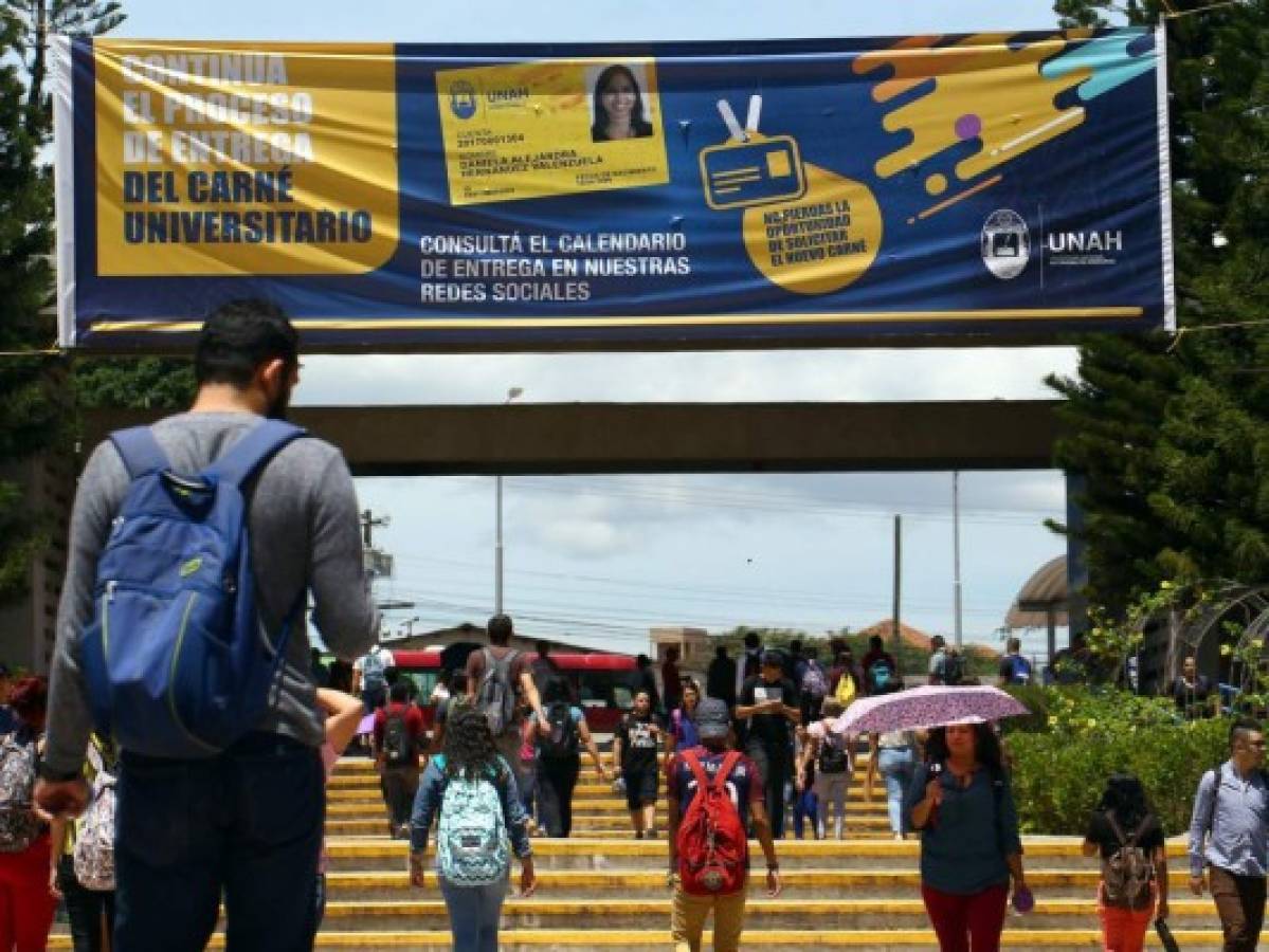 20 mil estudiantes forma la UNAH a distancia