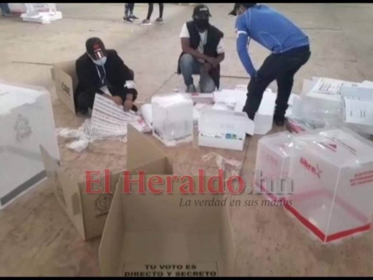 Con las urnas en el suelo se desarrollan las elecciones en la Villa Olímpica (FOTOS)