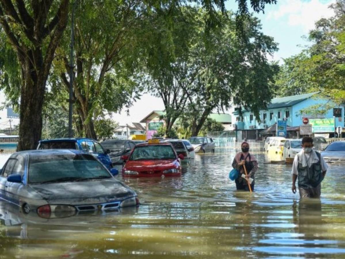 Inundaciones en Malasia dejan 14 muertos y 70,000 desplazados