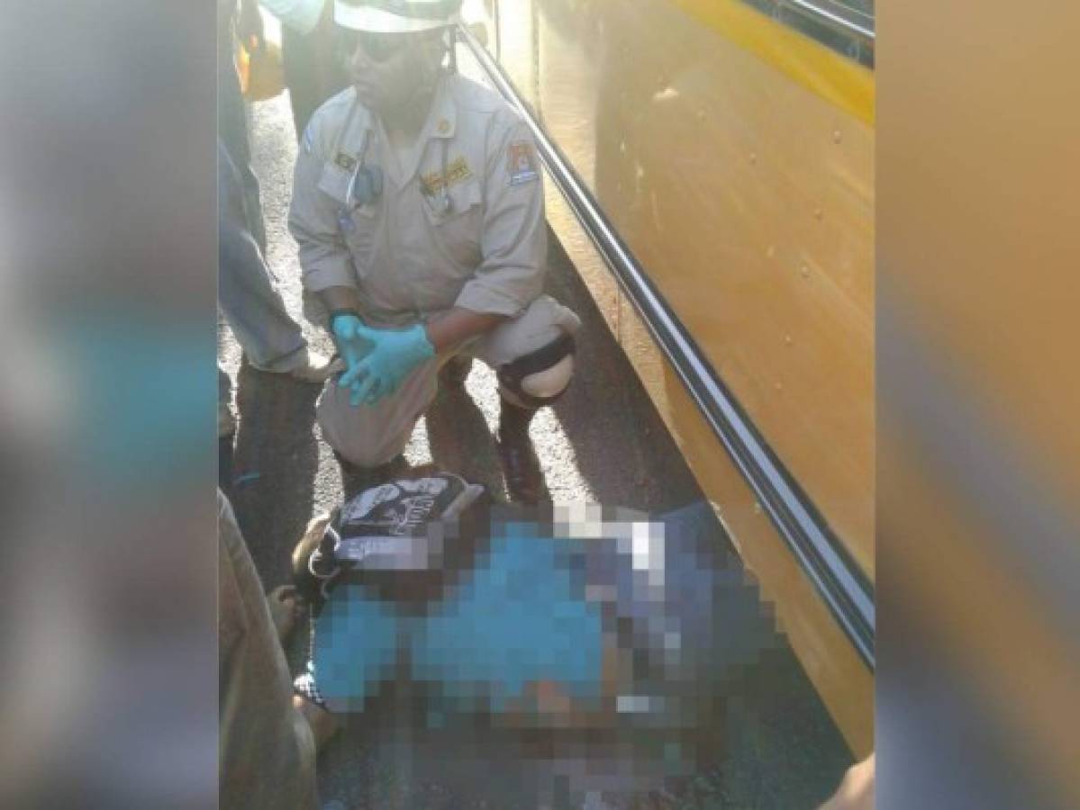 El cuerpo del hombre de 38 años quedó bajo la unidad de bus en la zona sur de Honduras