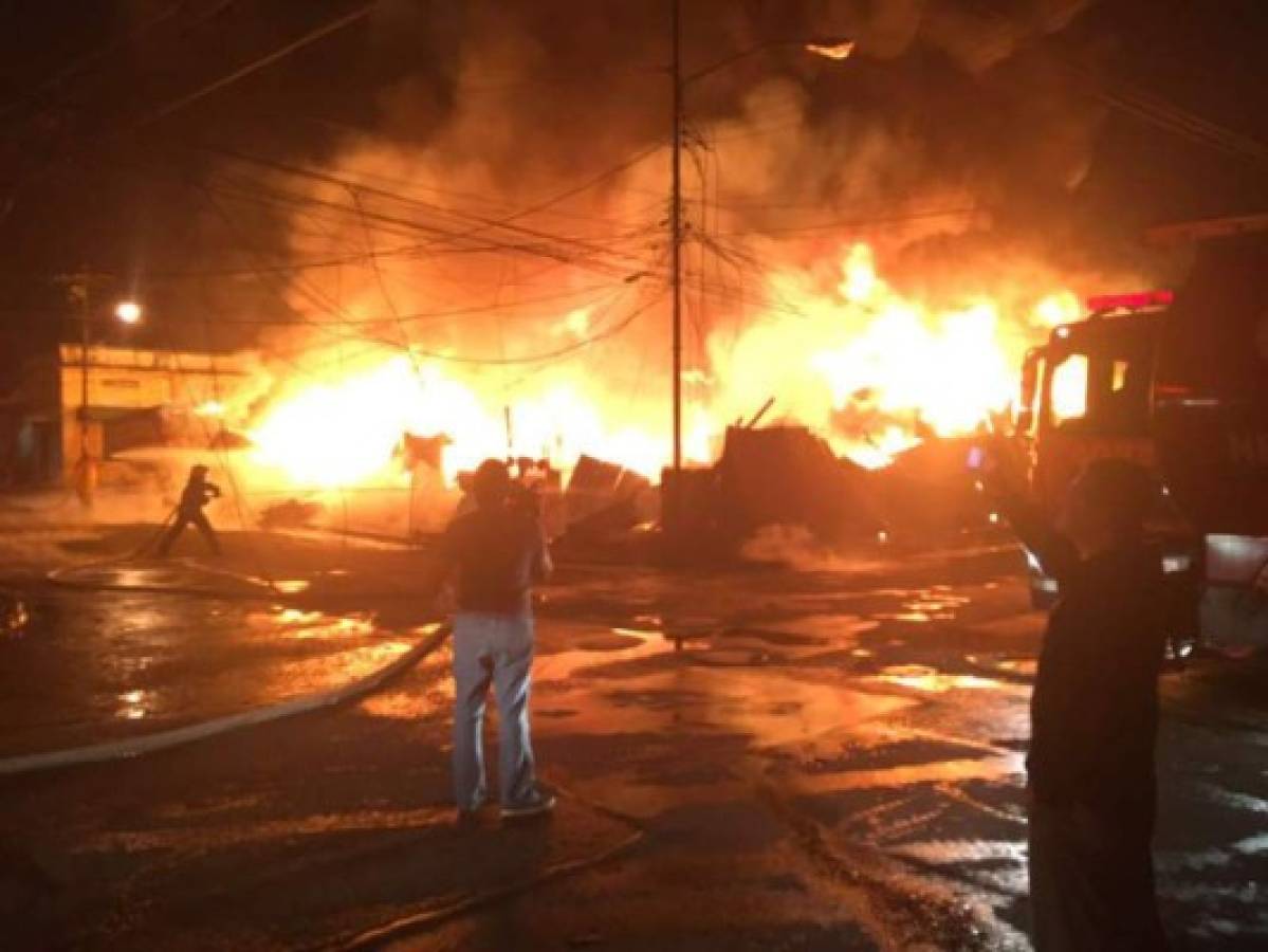 Incendio consume mercado central de San Pedro Sula