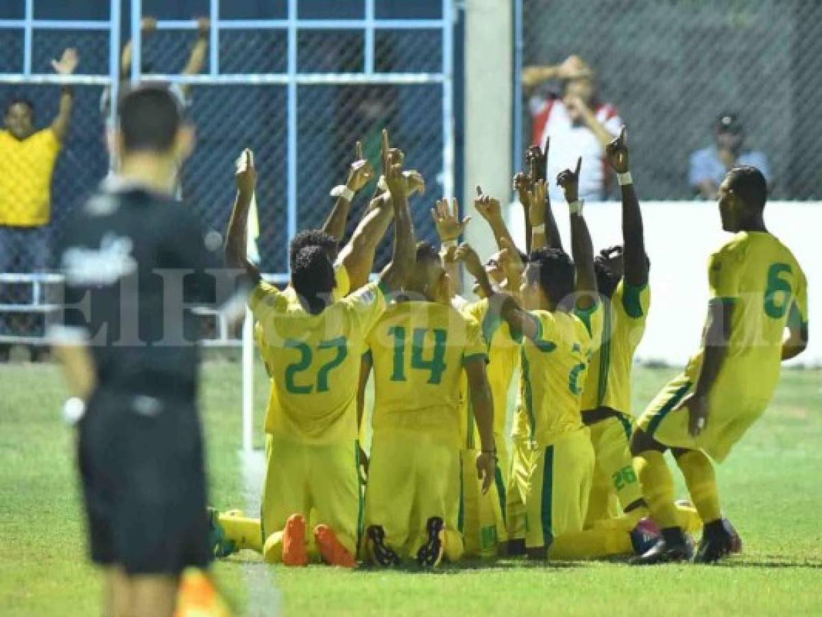 Pastor Martínez marca de último minuto un gol ante Social Sol que se gritó hasta en La Ceiba