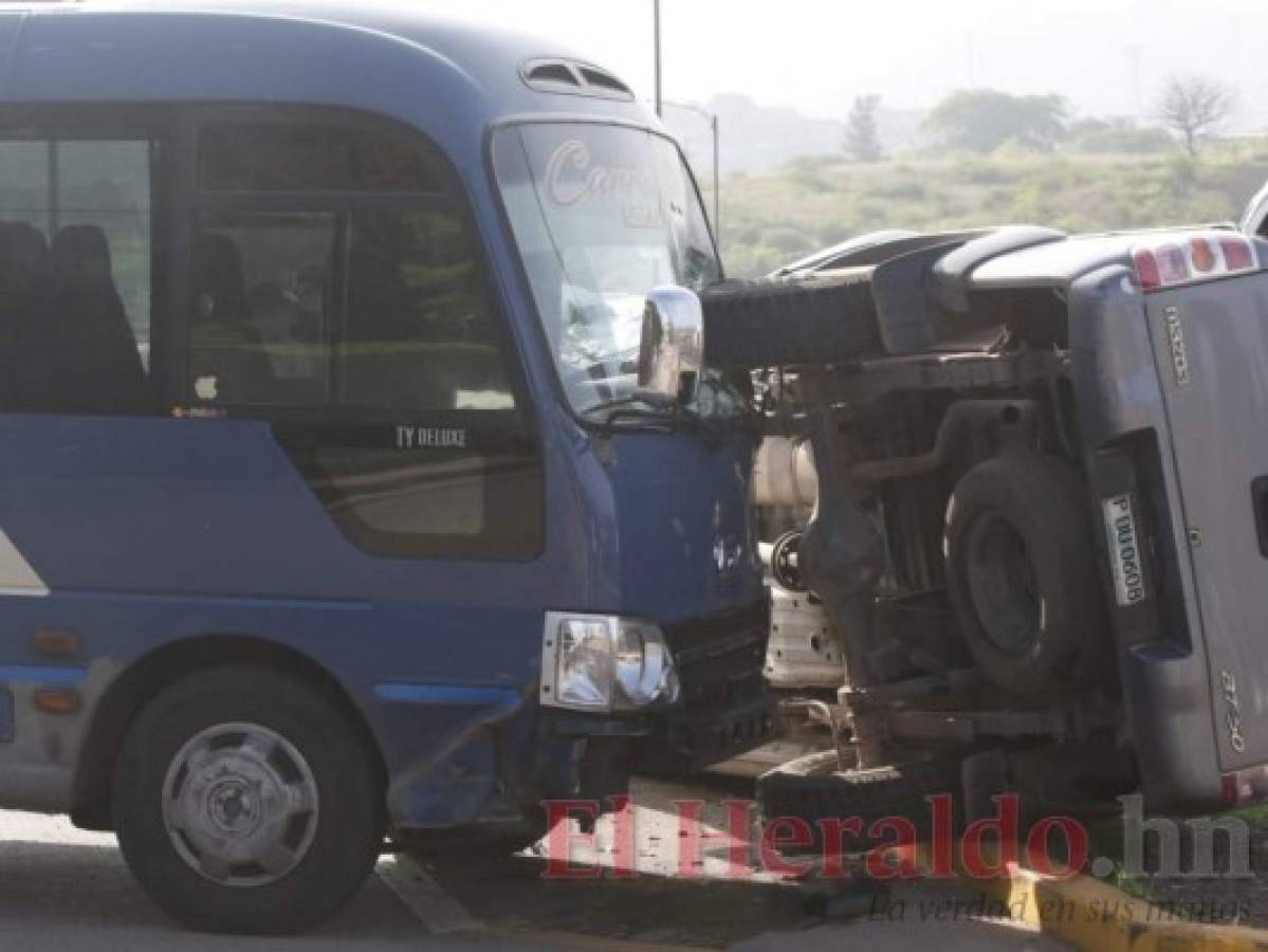 El bus trasladaba a distintos centros hospitalarios al grupo de enfermeras.