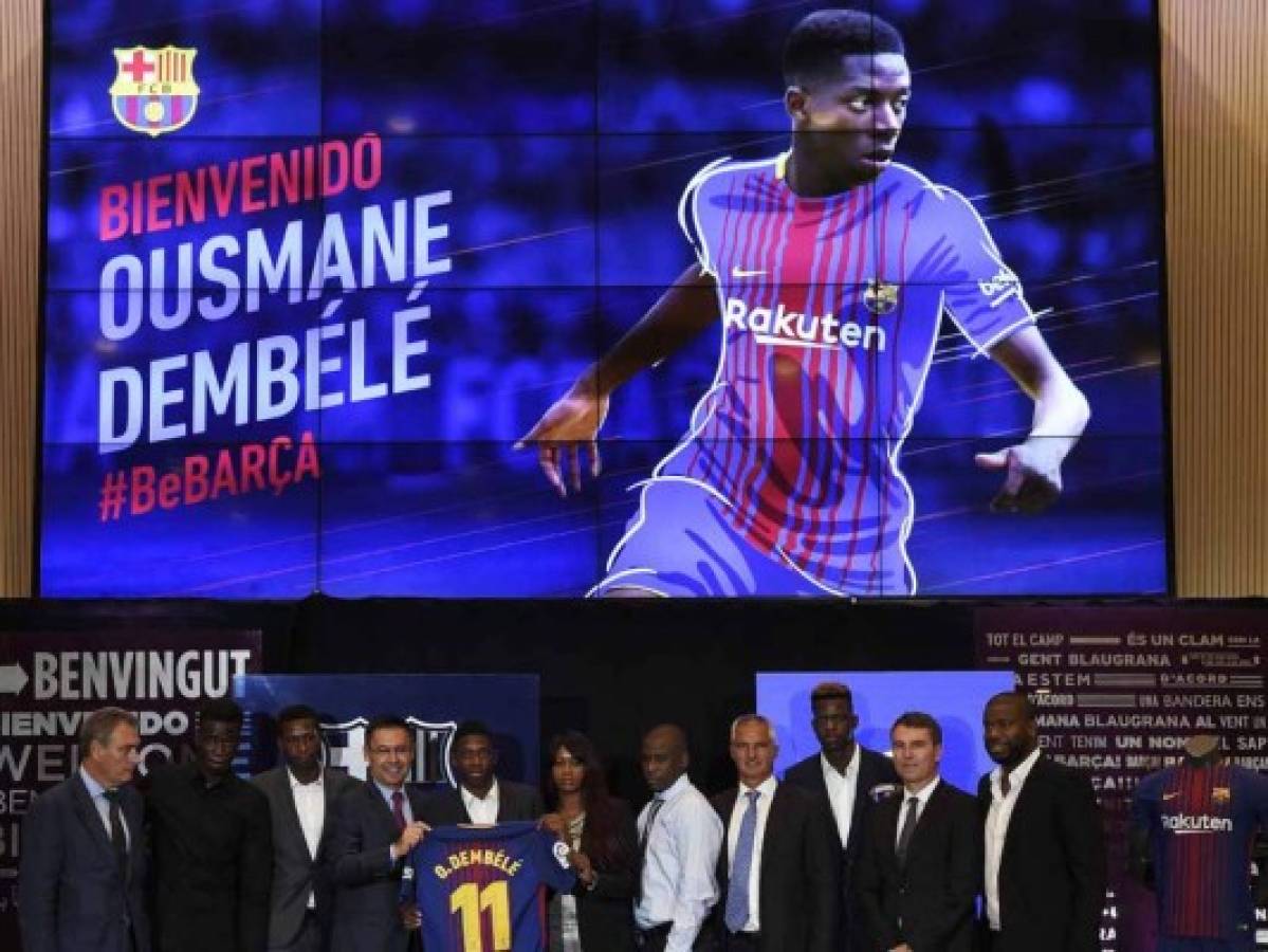 Ousmane Dembélé presentado con el FC Barcelona ante miles de aficionados