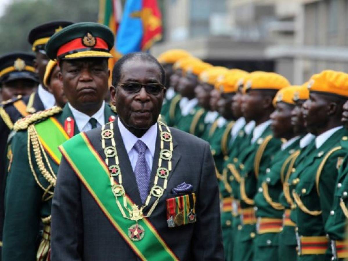 La era Mugabe en Zimbabue llega a su fin después del golpe de estado militar