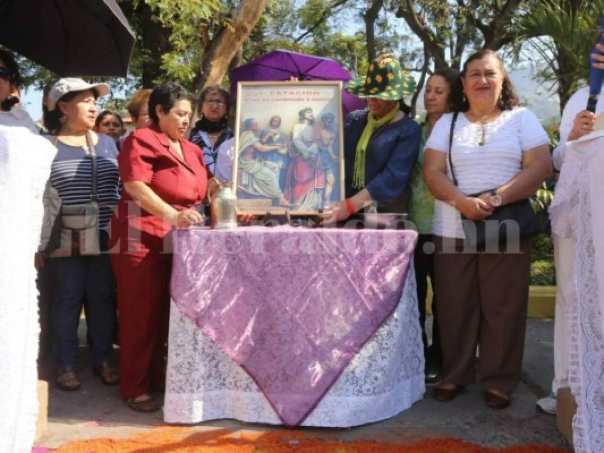 Viacrucis revive la Pasión de Cristo en el centro histórico de la capital