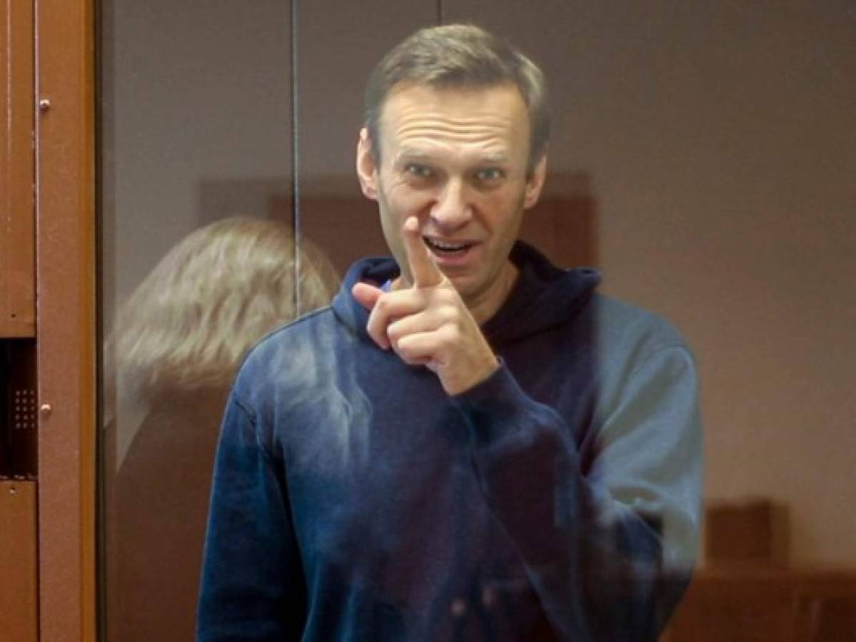 Detienen a colaboradoras del opositor Navalny antes de protestas