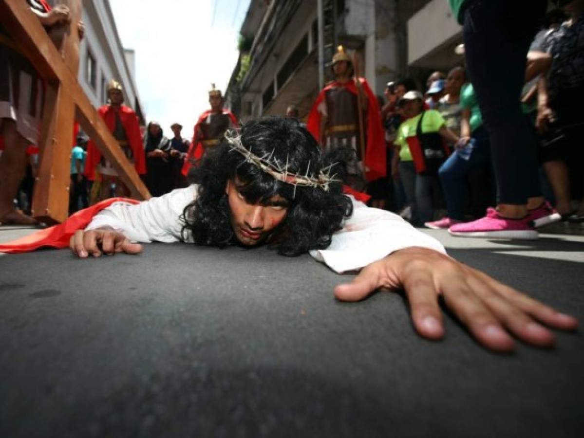 Dramáticas escenas se representaron por los jóvenes que durante semanas practicaron para la obra (Foto: El Heraldo Honduras/ Noticias de Honduras)