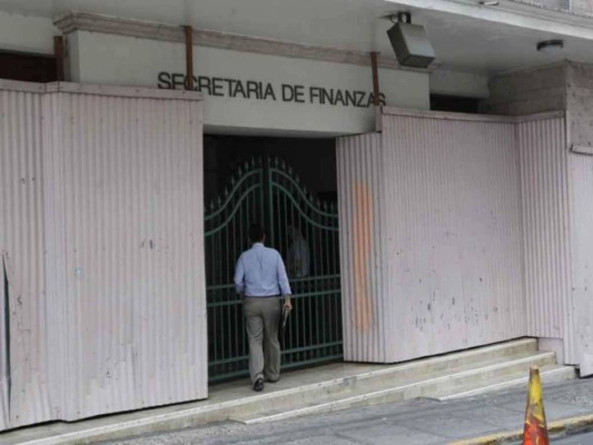 Marlon Escoto: Esta semana terminarán de pagar salarios a docentes