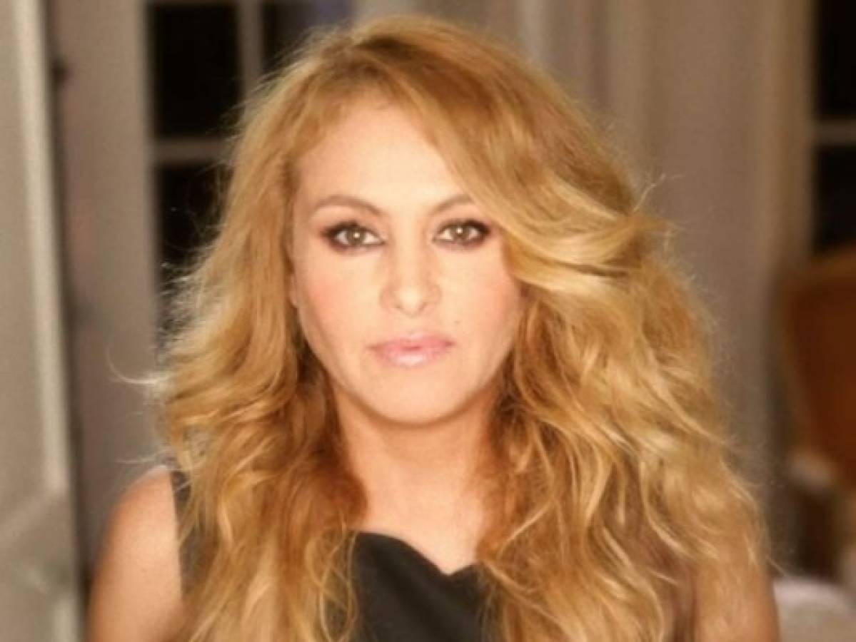 Paulina Rubio invita a todos los latinos a votar por Hillary Clinton