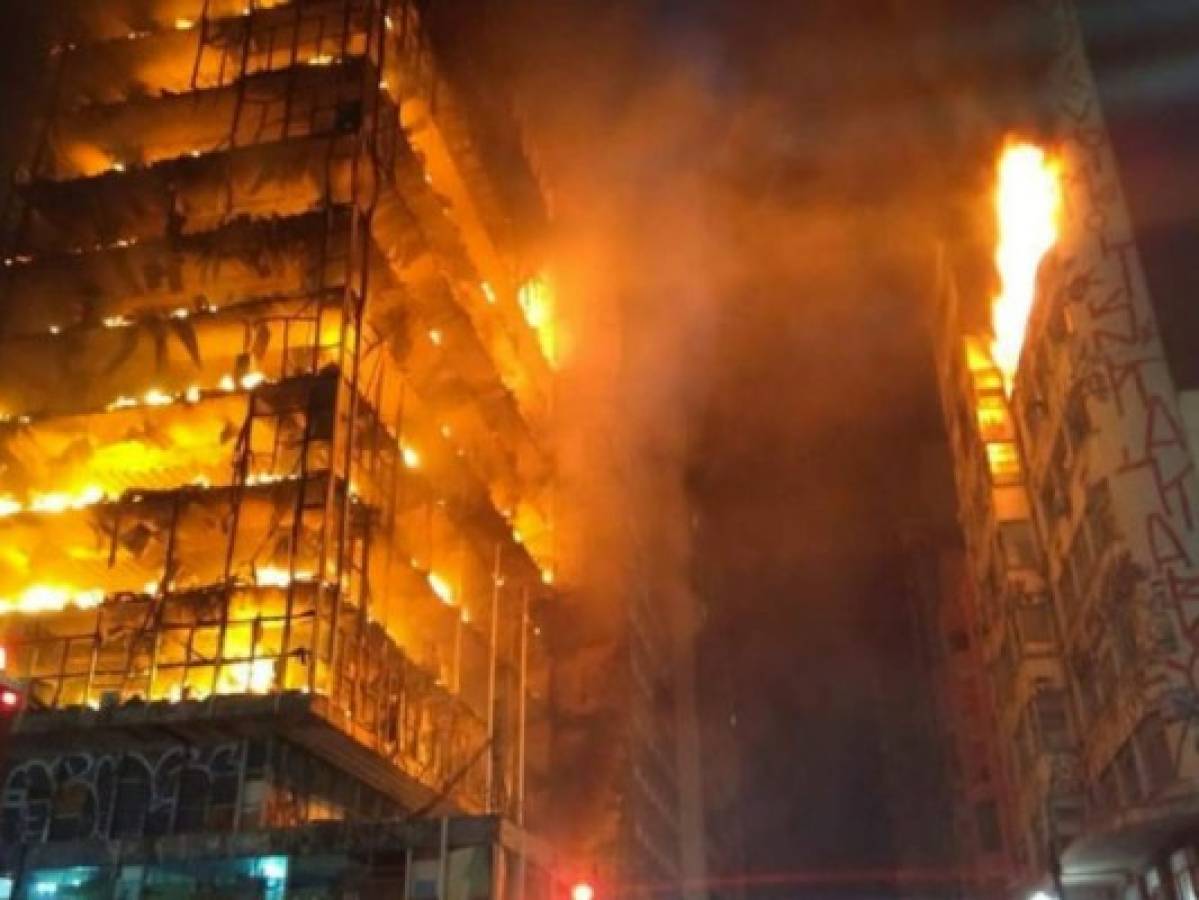 VIDEO: Así se desplomó un rascacielos tras incendio en Brasil