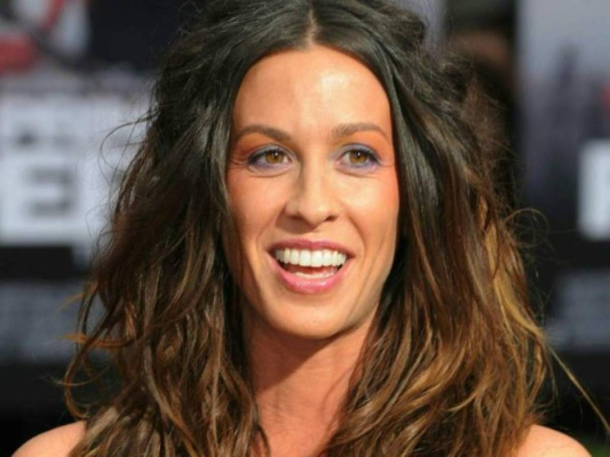 Mánager de Alanis Morissette admite que le robó 5 millones de dólares