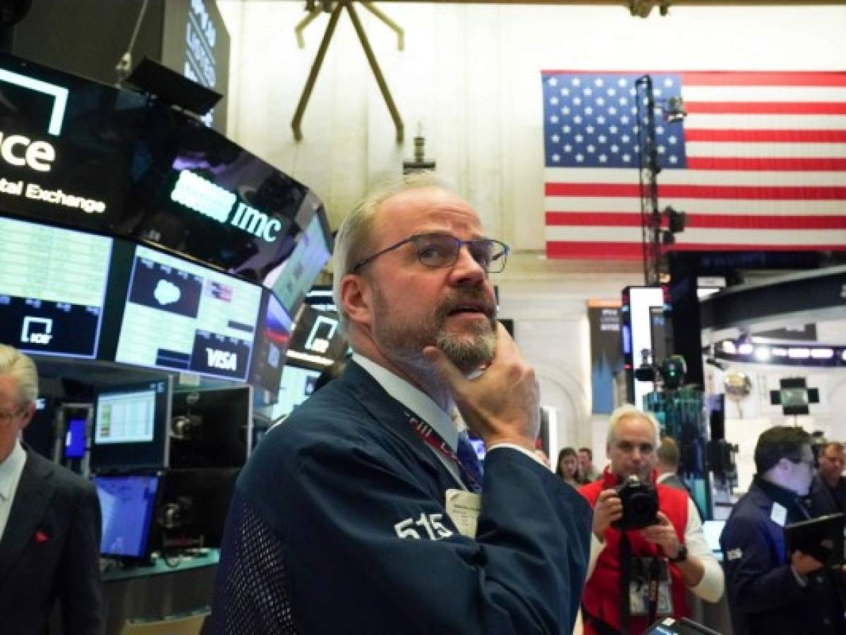 Se suspenden intercambios en Wall Street en pleno pánico por el coronavirus