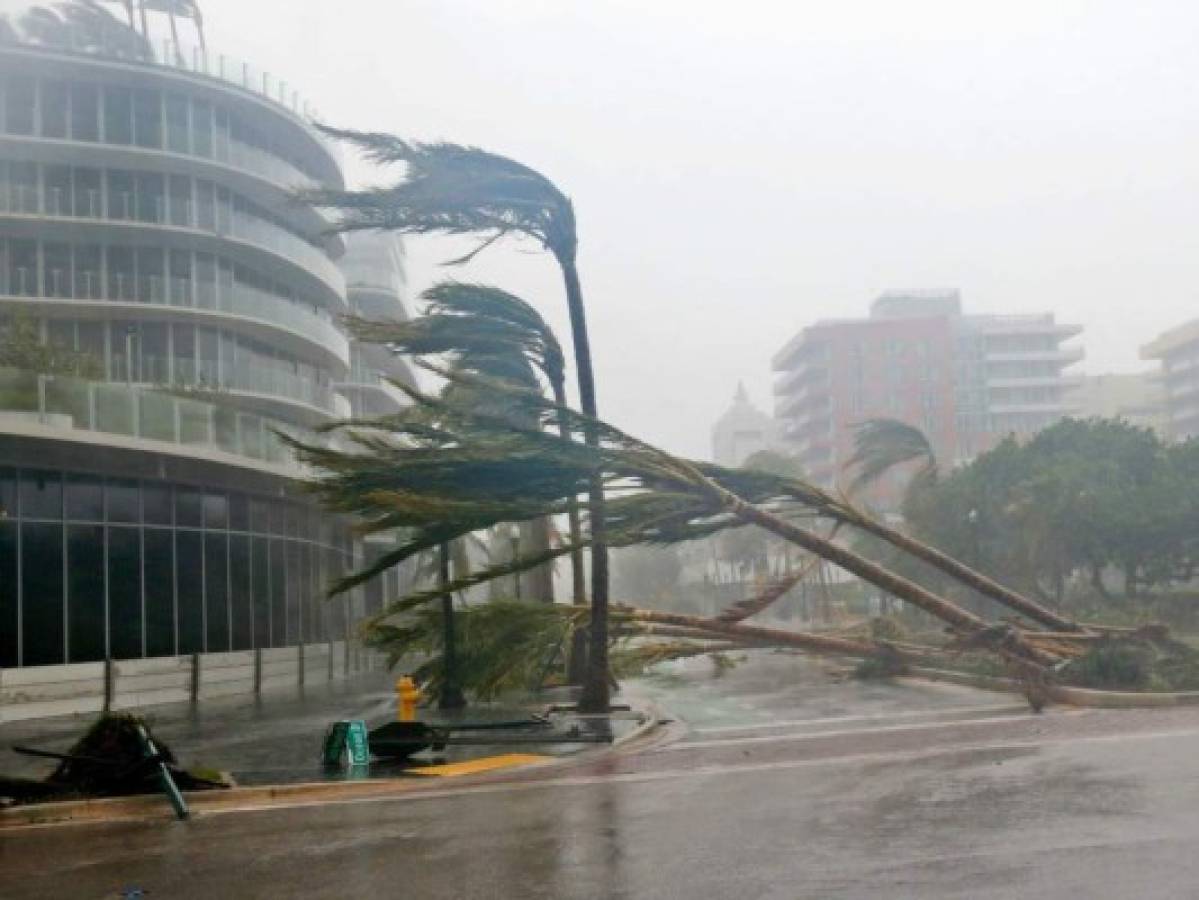 Huracán Irma se degrada a categoría 2, pero aún conserva 'vientos peligrosos'