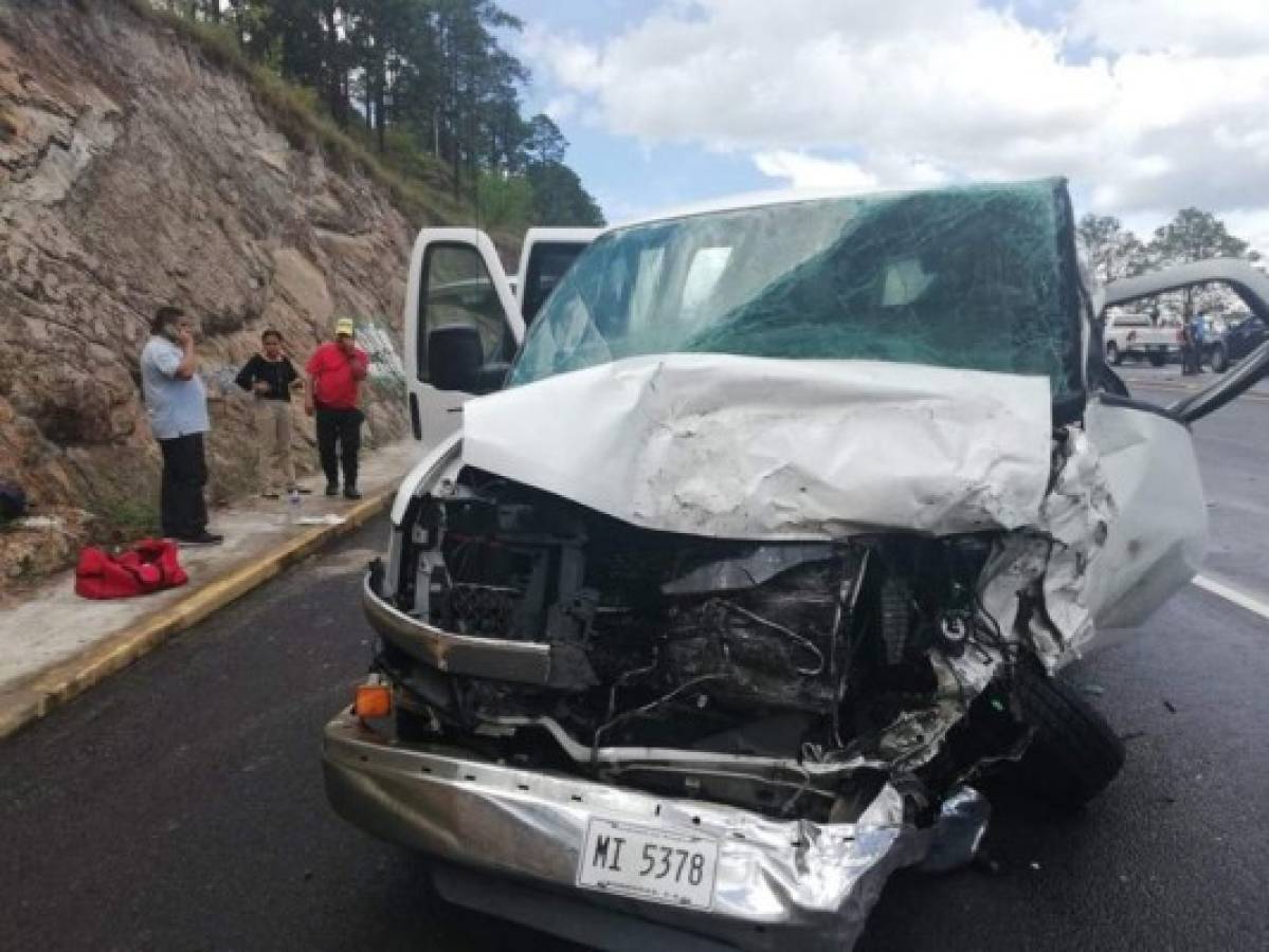 Al menos cuatro personas heridas tras aparatoso accidente en la CA-5