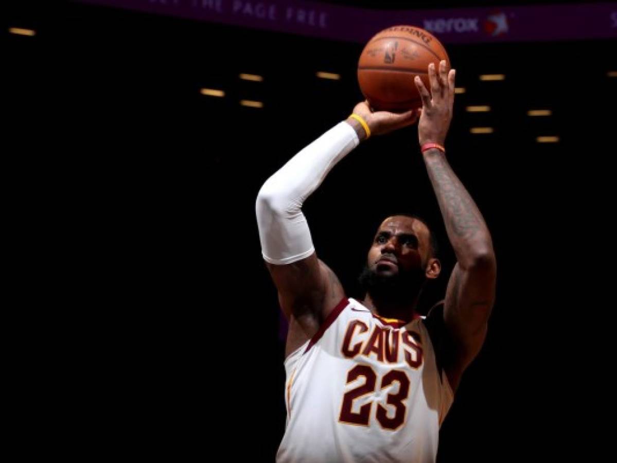 LeBron James se desborda con 37 puntos y Cavaliers logran quinta al hilo  