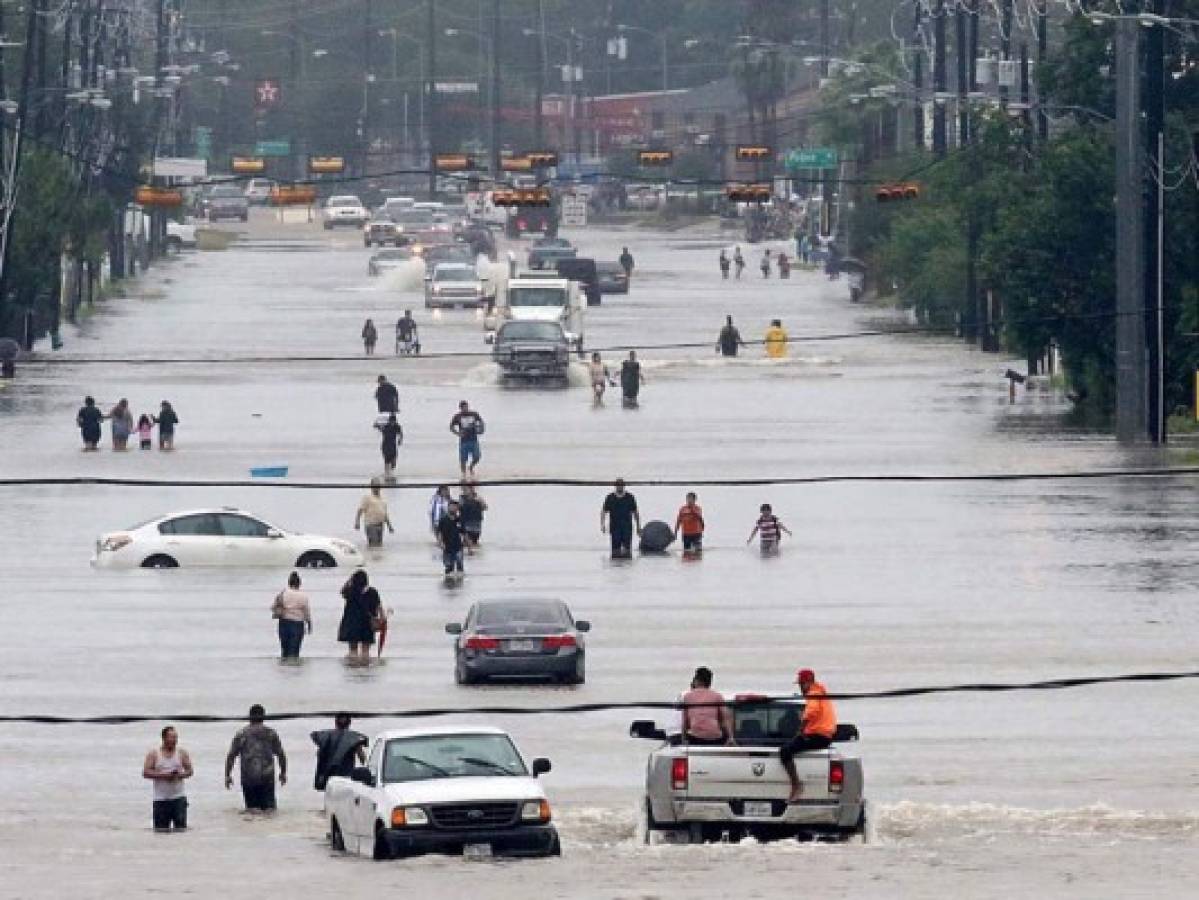 EEUU: se esperan unos 30,000 refugiados tras huracán Harvey