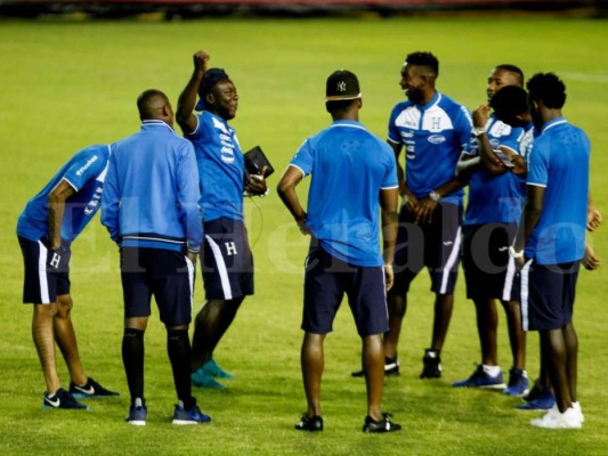 Selección de Honduras contagia alegría en su reconocimiento del estadio Cuscatlán