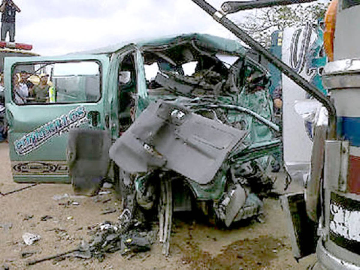 Siete muertos y 13 heridos deja choque entre autobuses en el norte de Honduras