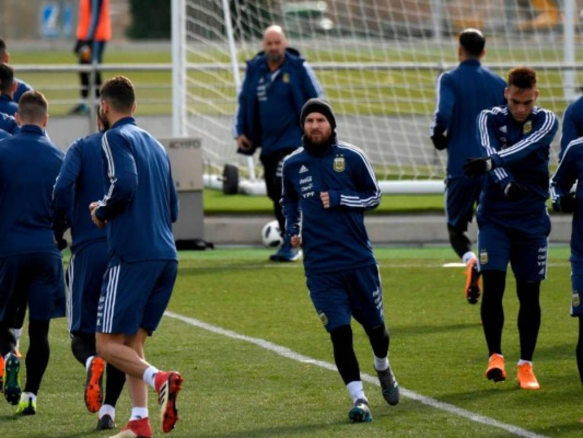 Leo Messi entrena con Argentina en el centro del Real Madrid