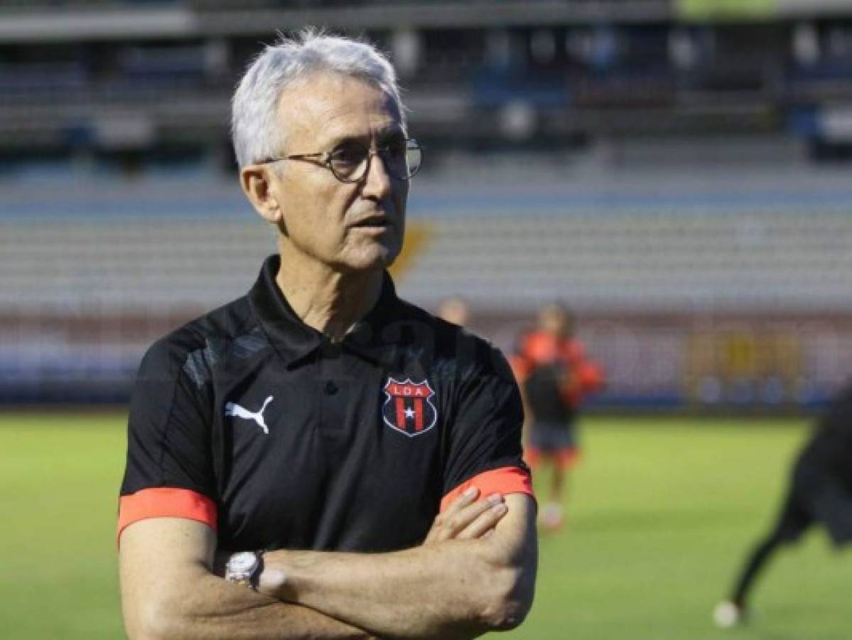 Benito Floro tras derrota ante Olimpia: 'La cancha estaba muy lisa y controlamos mal el balón'