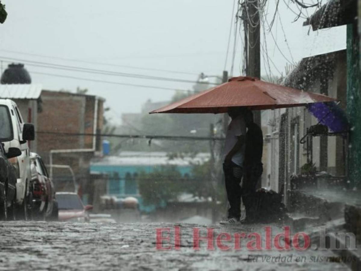 Decretan alerta amarilla para 5 departamentos por fuertes lluvias