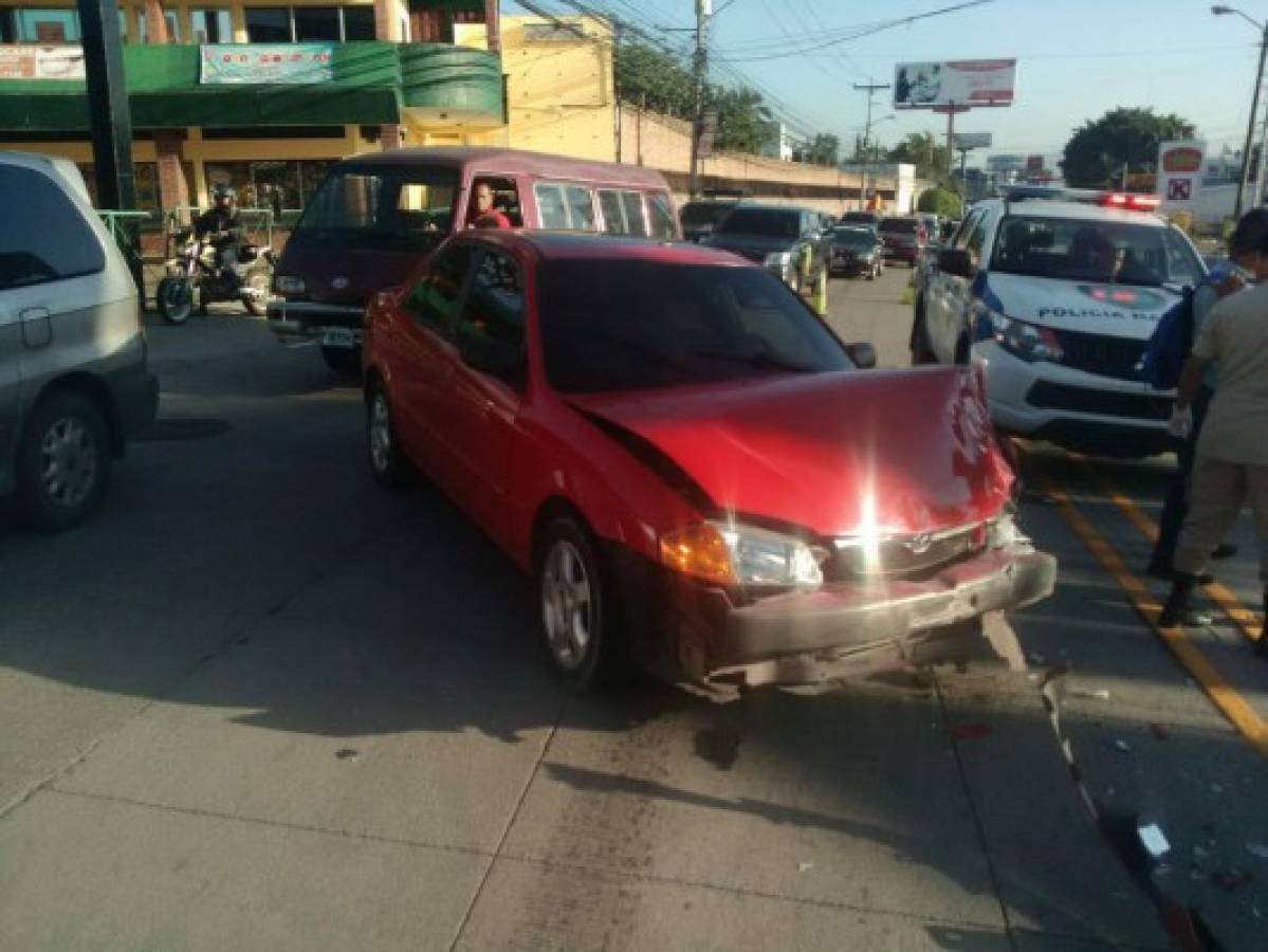 Accidente entre dos vehículos a inmediaciones de Toncontín