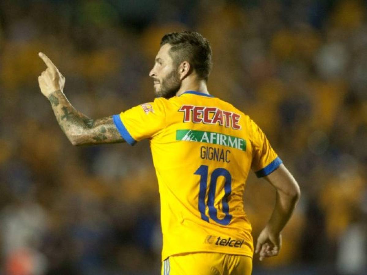 Delantero francés André-Pierre Gignac conoce a su tocayo felino en zoológico mexicano