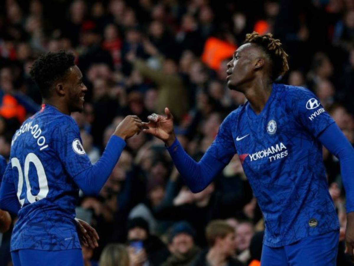 Chelsea remonta ante el Arsenal y sigue en puestos Champions