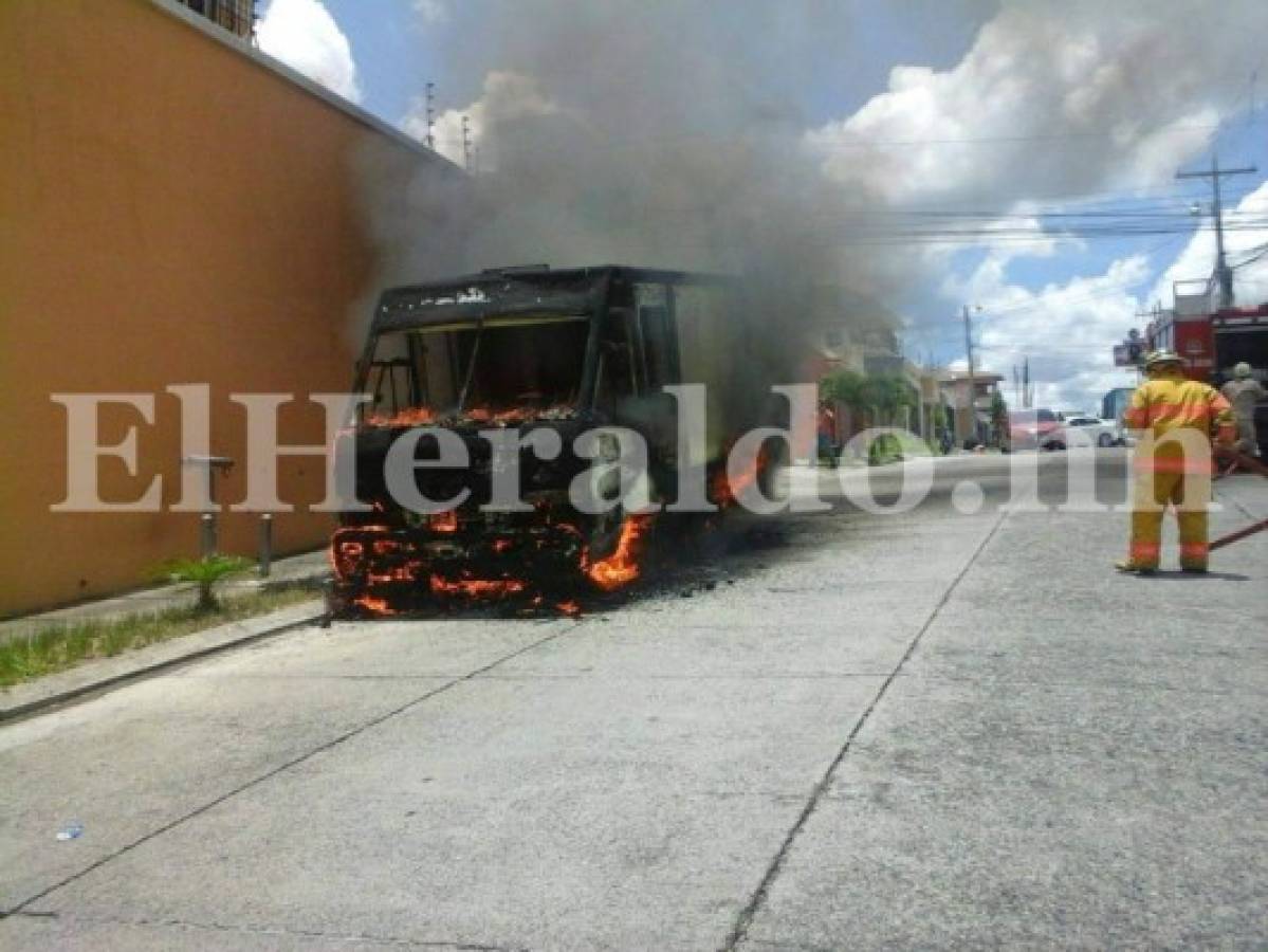 Honduras: Incendian camión repartidor de pan en colonia capitalina Roble Oeste