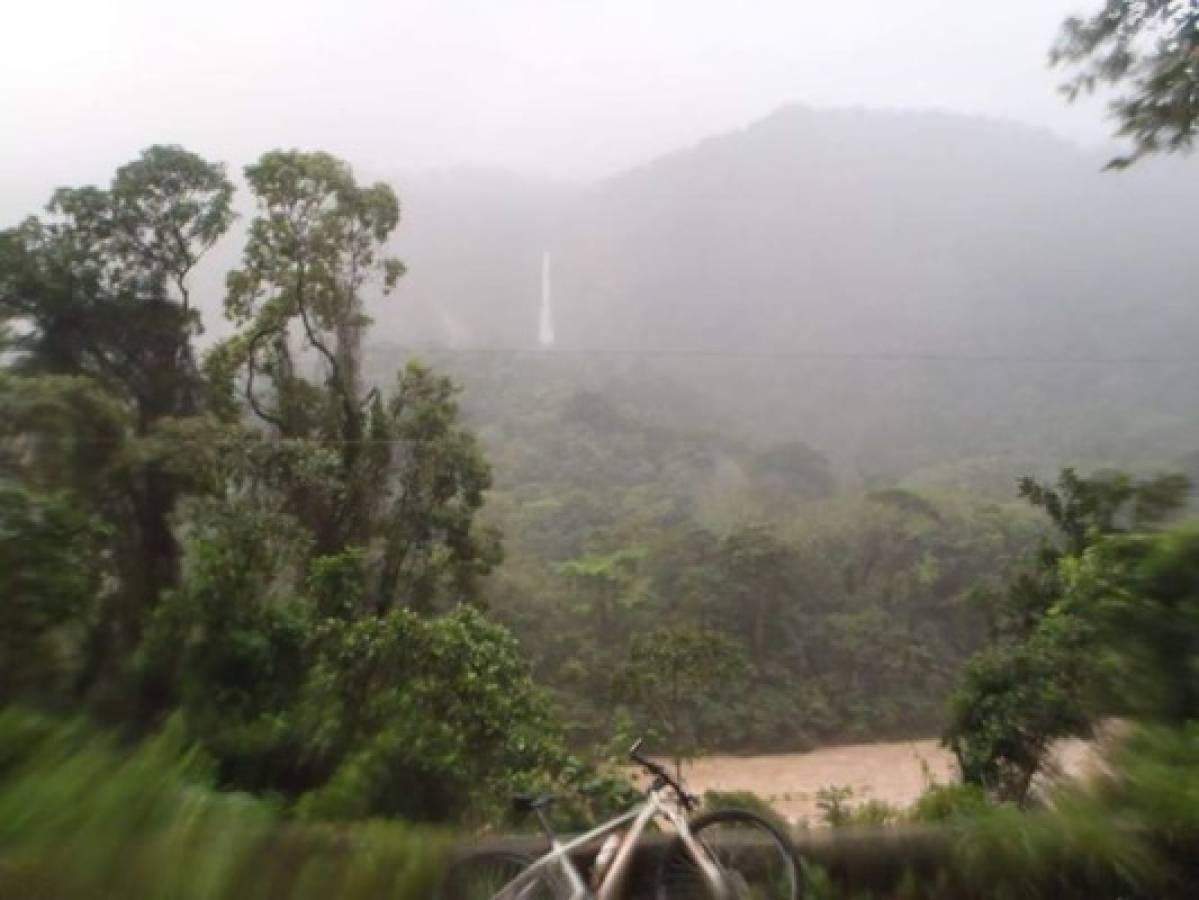 Incomunicada carretera hacia sector de La Ceiba