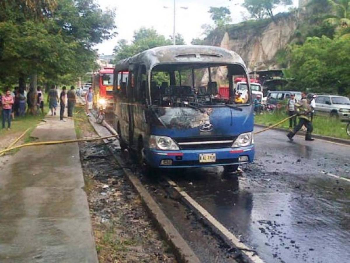 Ya son ocho los buses quemados en Honduras