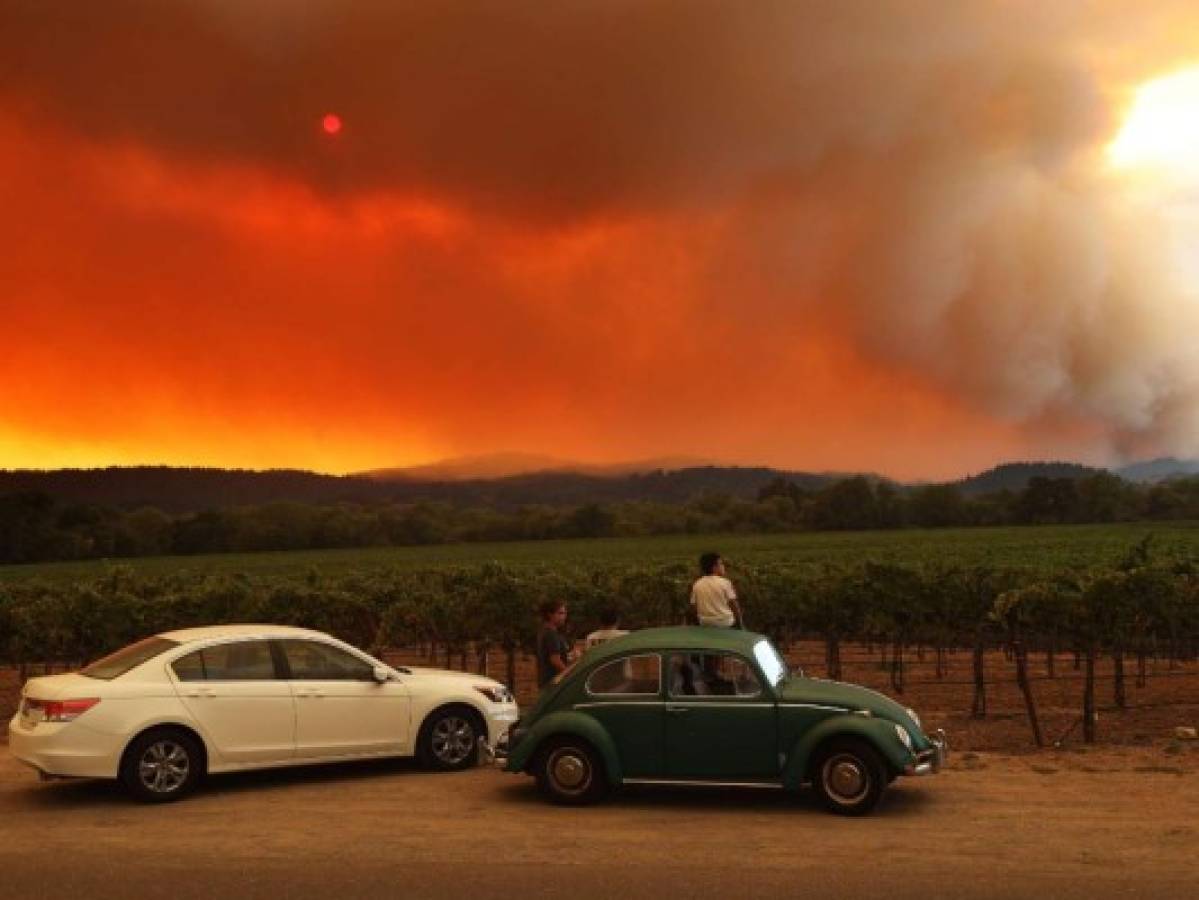 Incendios de California se propagan y obligan a más evacuaciones